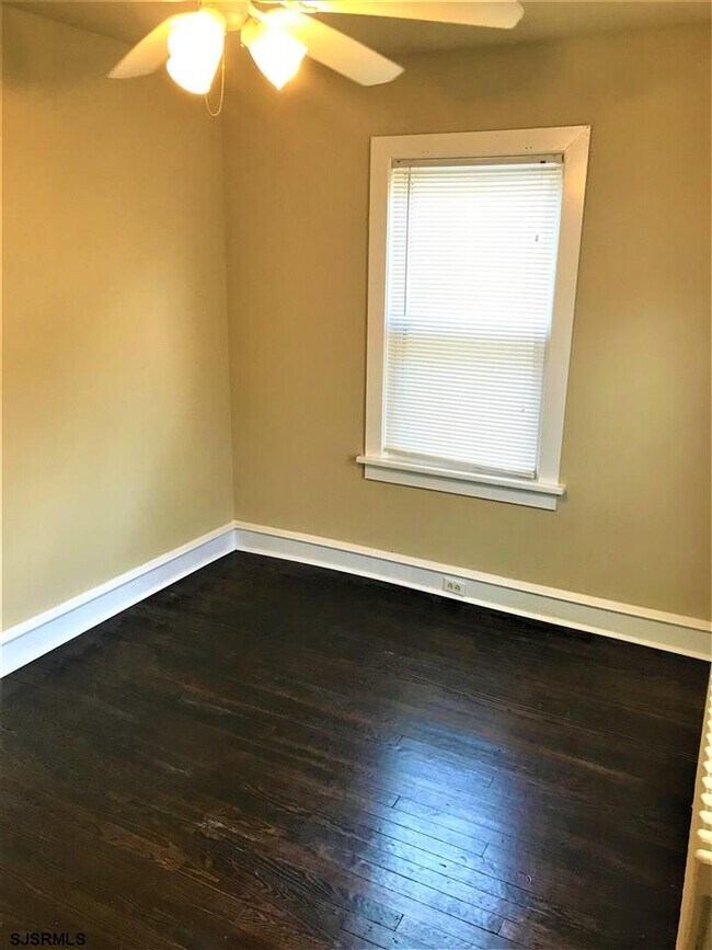 Building Photo - 119 N Jasper Ave