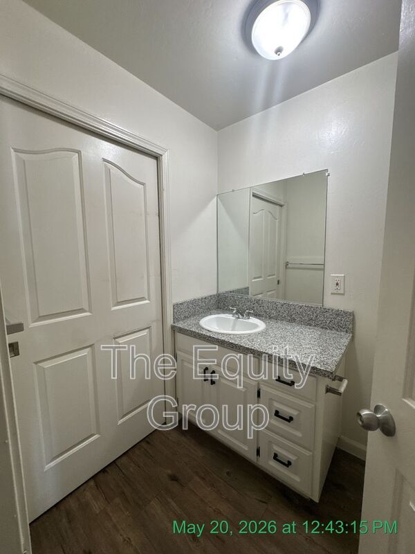 Building Photo - 407 N Park St