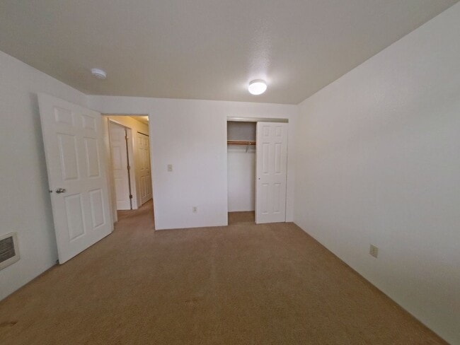 Building Photo - WINTER SPECIAL ~ $735 OFF FIRST MONTH RENT