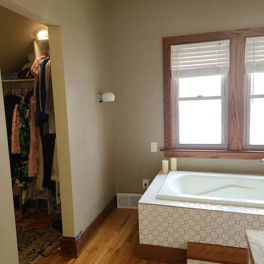 Master Bath - 528 19th Ave NE