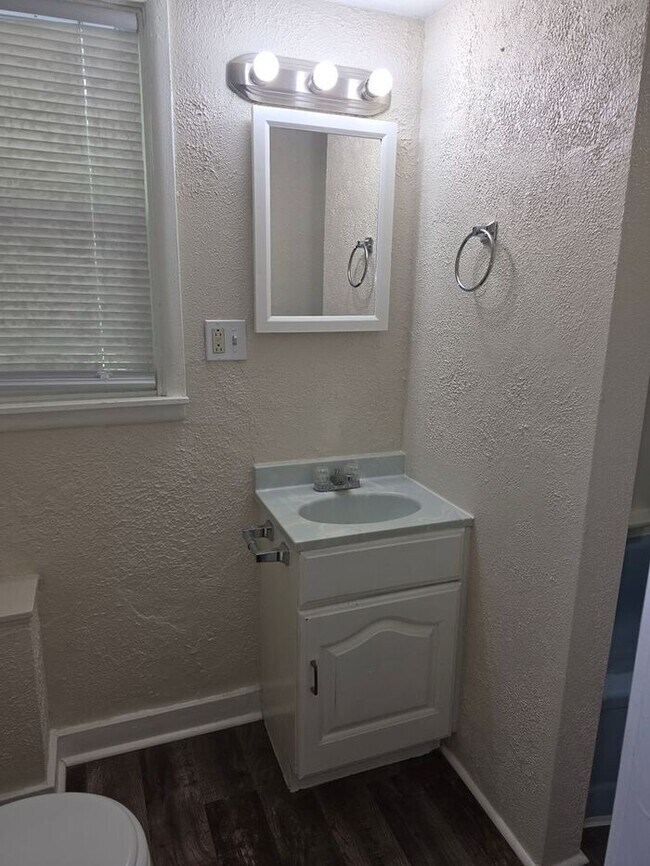 Building Photo - 1 bedroom unit Berrien Springs