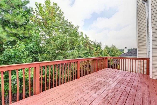 Building Photo - 670 Roxford Ln NE