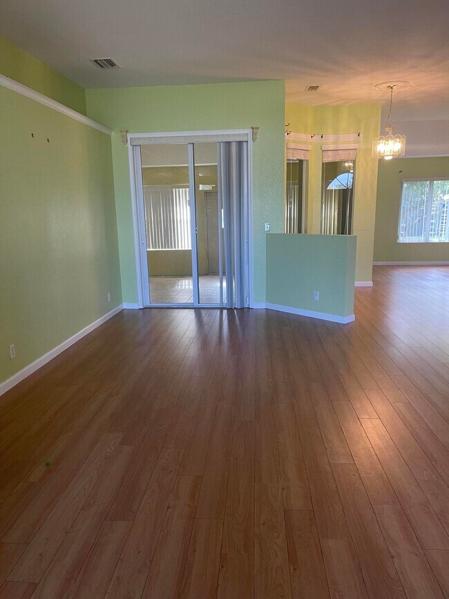 Building Photo - 1072 SW Castaneda Ln