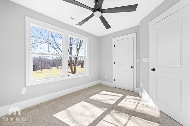 Building Photo - 150 Roxie Ln