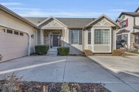 Building Photo - Charming Midway Home