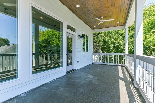 Building Photo - 3007 Avenue Q