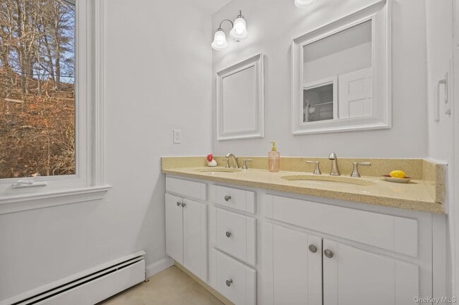 Building Photo - 11 Pondview Cl