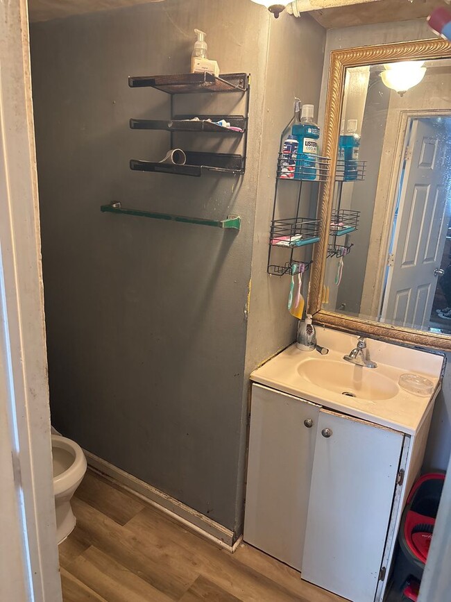 Building Photo - Beautiful 3 bedrrom 1 bathroom House in Mi...