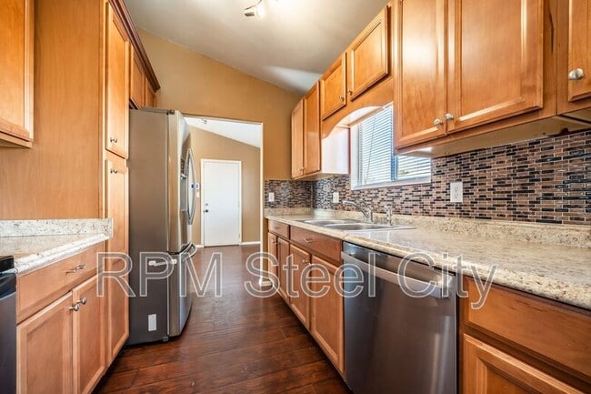 Building Photo - 4645 Ridge Dr