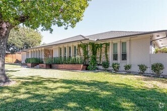 Building Photo - 10812 Royal Park Dr