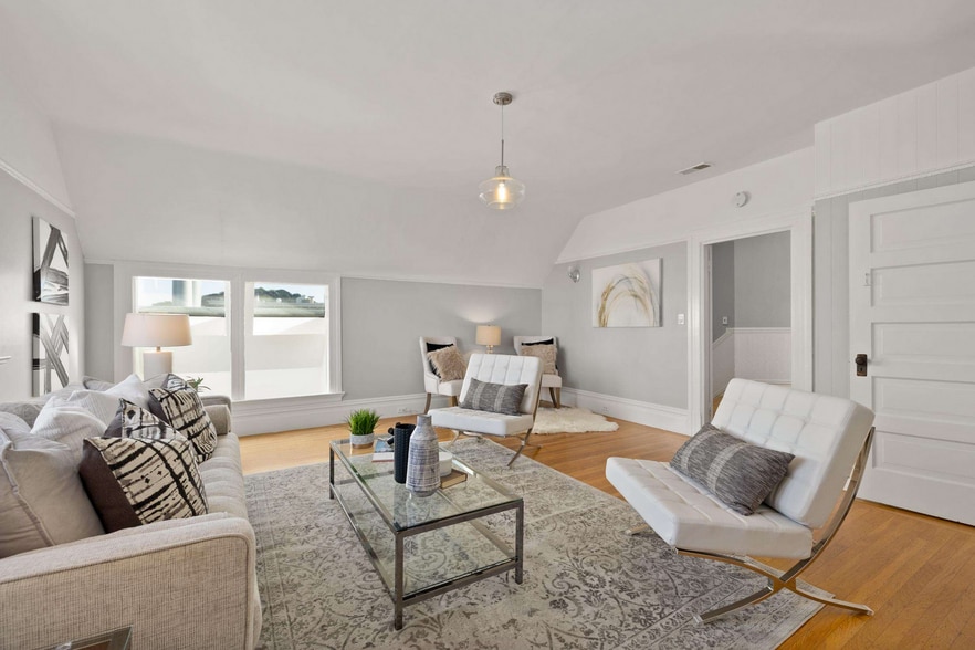 Living room - 607A Frederick St