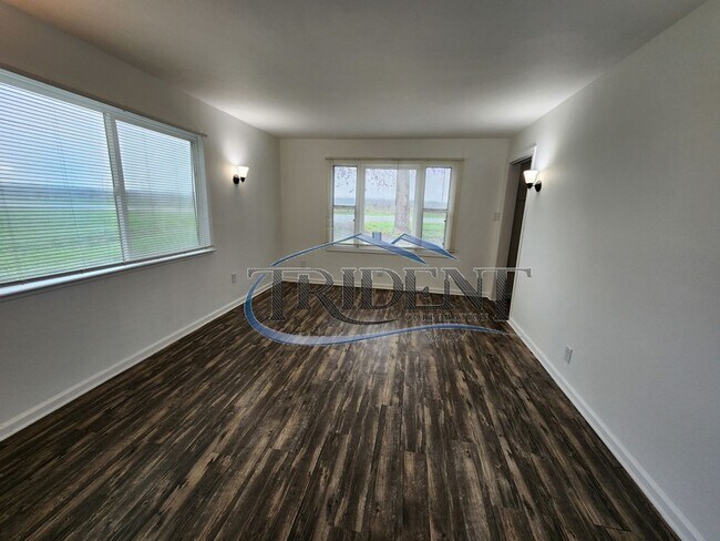 Building Photo - 2 bedroom, 2 bath house, plus a bonus room, located in the country.