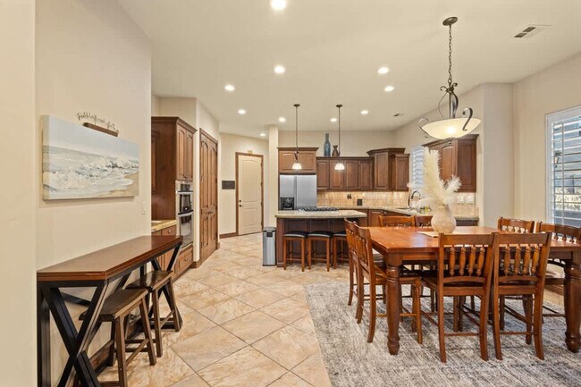 Building Photo - 1922 N Pebble Beach Dr