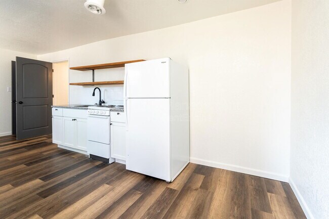 Building Photo - 421 N Emporia Ave