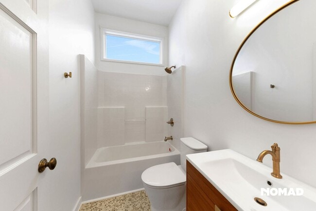 Building Photo - 630 Headley Ave