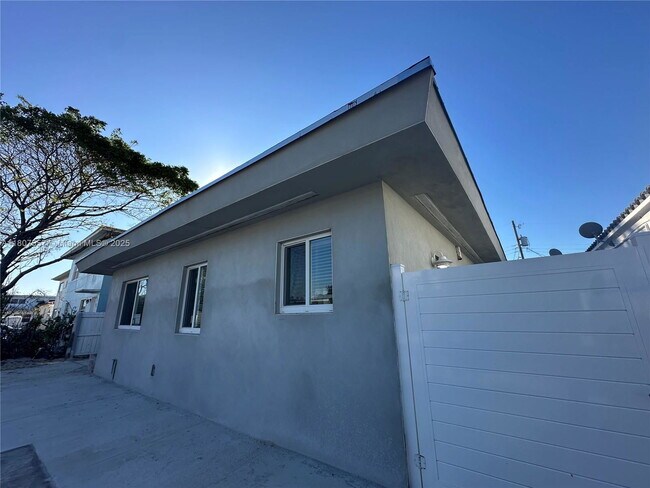 Building Photo - 836 81st St