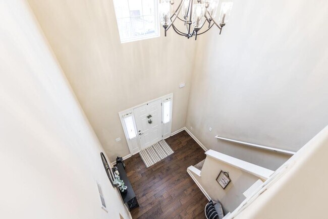 Building Photo - "Spacious 4-Bedroom Home with Granite Coun...