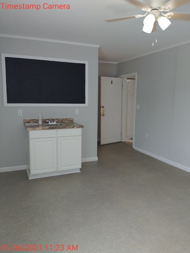 Building Photo - 2026-2027 9 bedroom / 4.5 baths  School Ye...