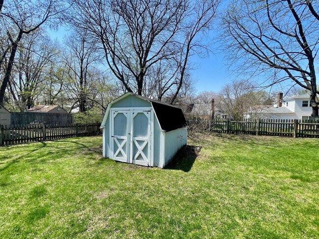 Building Photo - 1725 Drake Ct