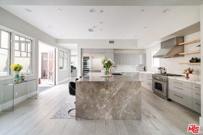 Building Photo - 13065 Bluff Creek Dr