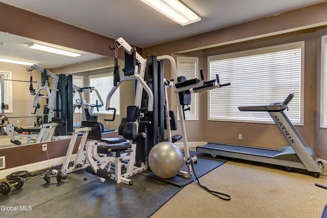 Building Photo - 304 Heritage Way