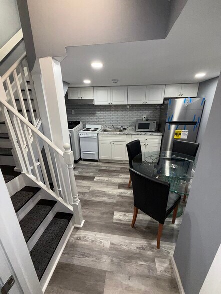 Building Photo - 8 Woody Pl