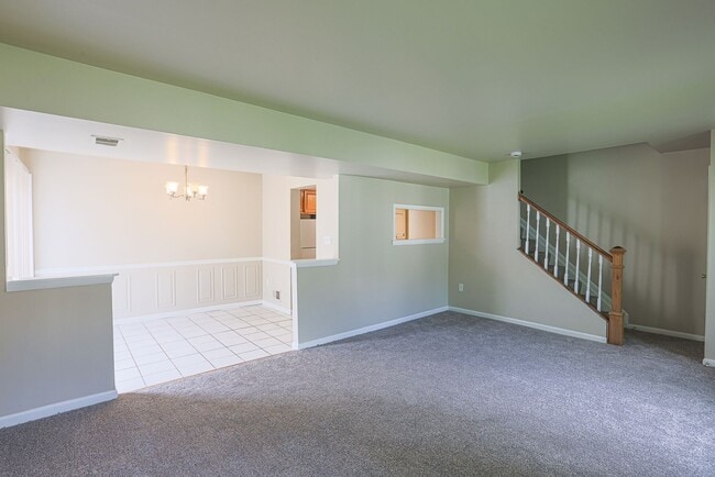 Building Photo - 14 King Henry Cir