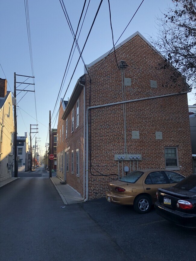 Building Photo - 132 S Hanover St