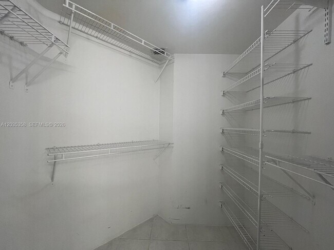 Building Photo - 3530 Mystic Pointe Dr