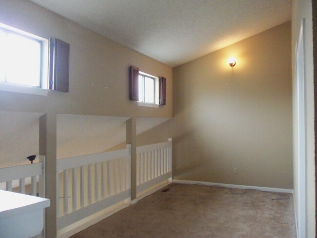 Building Photo - 1414 E Mart-Way Cir