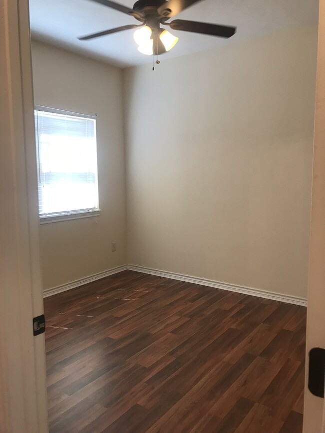 Building Photo - 3933 Riverside Pky