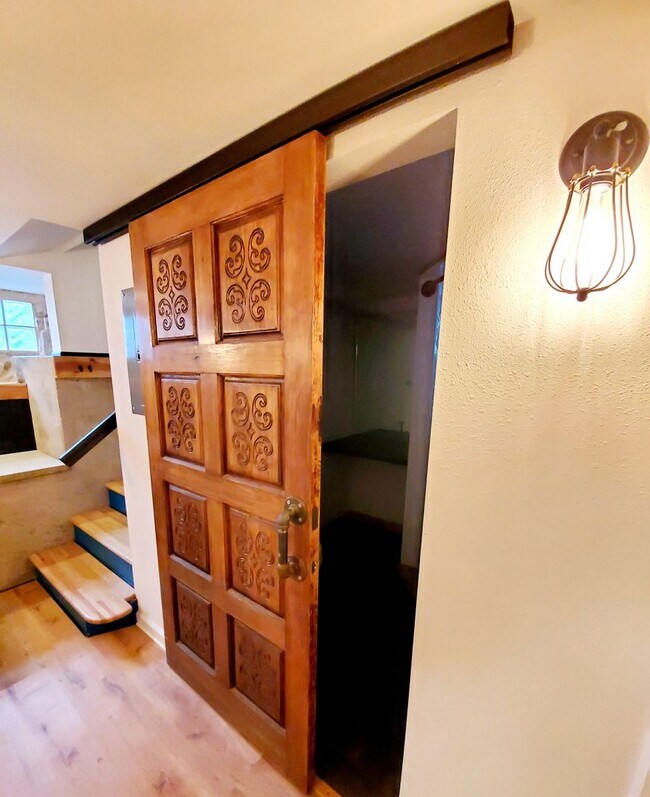 Building Photo - 719 Remington St