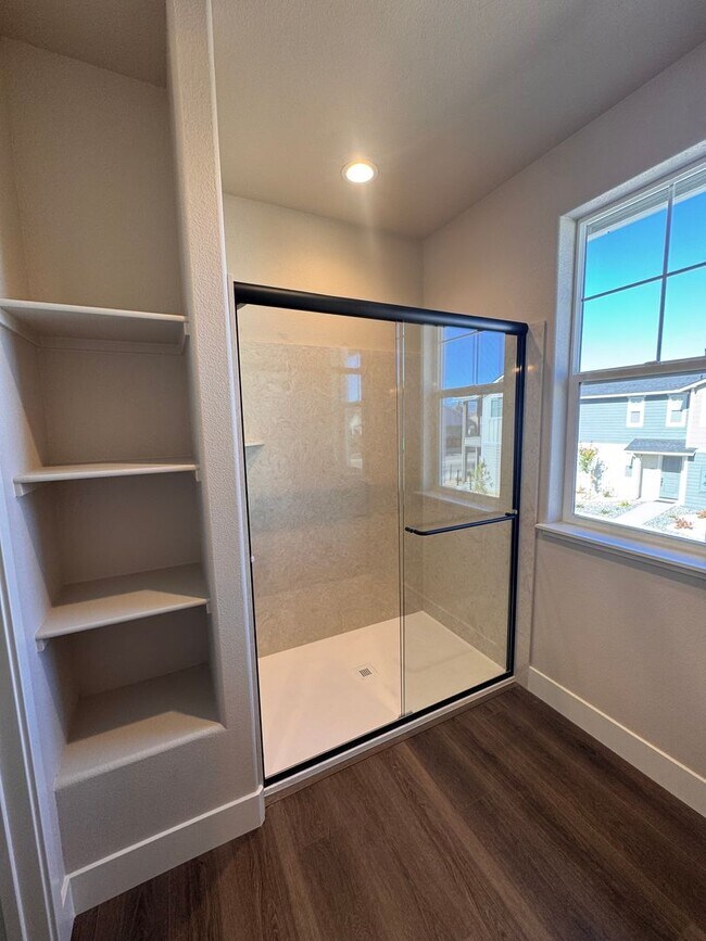 Building Photo - NEW! 3/2.5/2 Townhome in Gardnerville