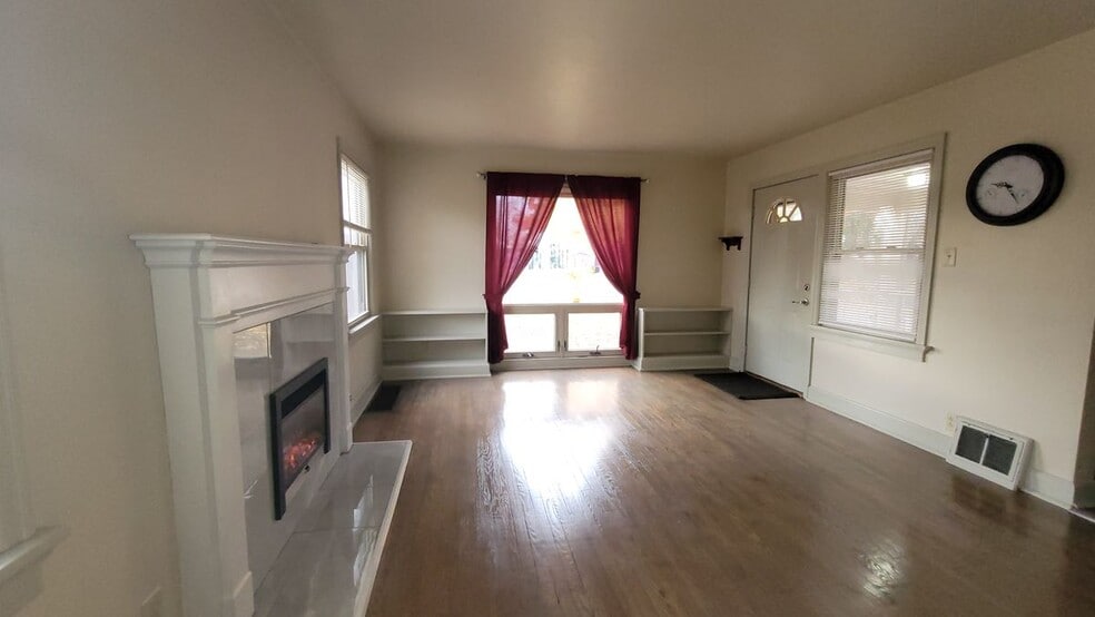 Building Photo - 1731 Deckner Ave