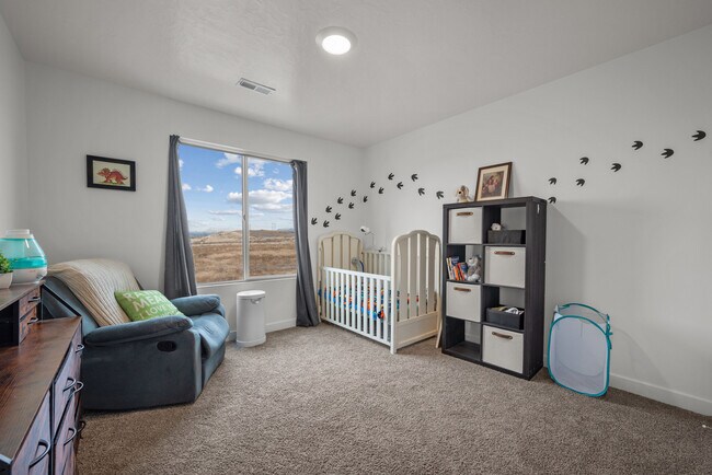 Building Photo - 988 W Broadleaf Dr