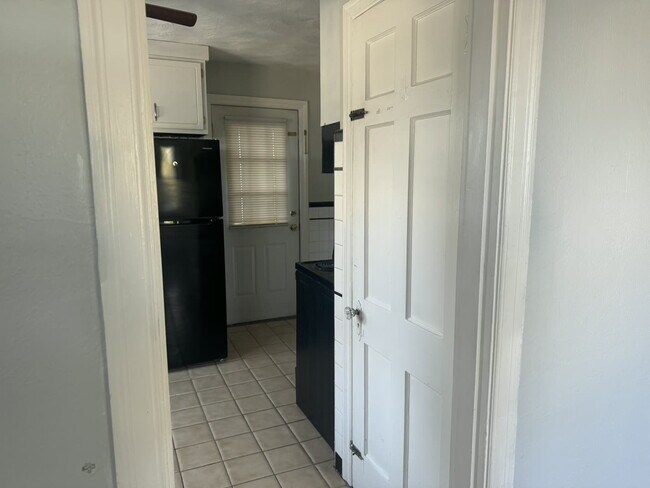 Building Photo - Lovely 2-Bedroom Rental Home – Quiet Neighborhood, Great Location!