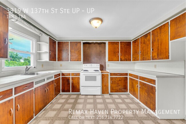 Building Photo - 3819 W 137th St