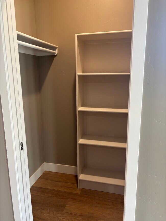 Building Photo - 762 Geoglein -3