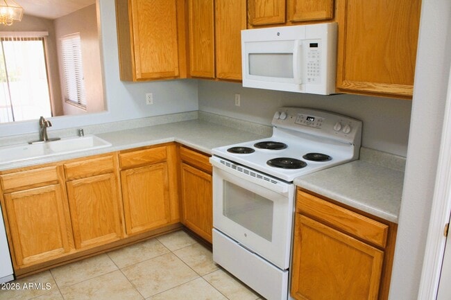 Building Photo - 13232 W Desert Ln