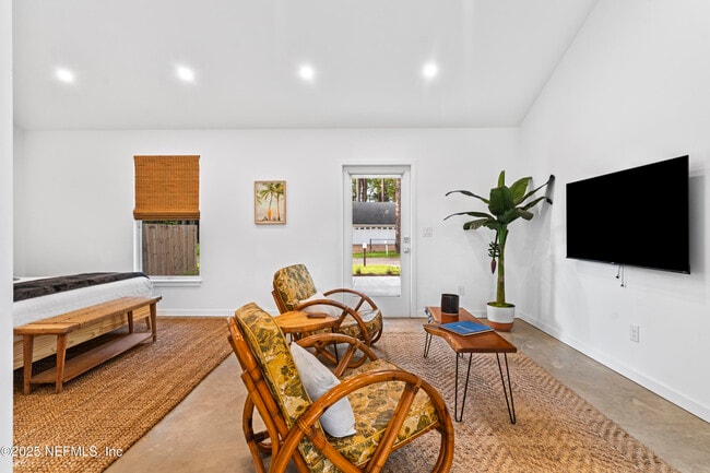 Building Photo - 581 Hazel St