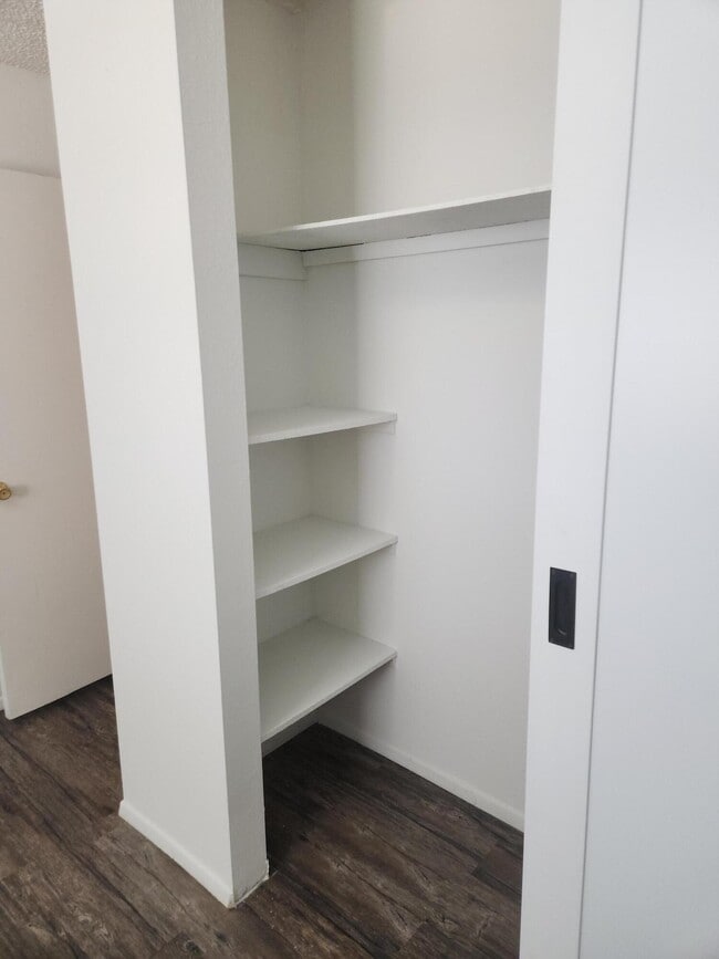 Building Photo - 1212 Chelwood Park Blvd NE