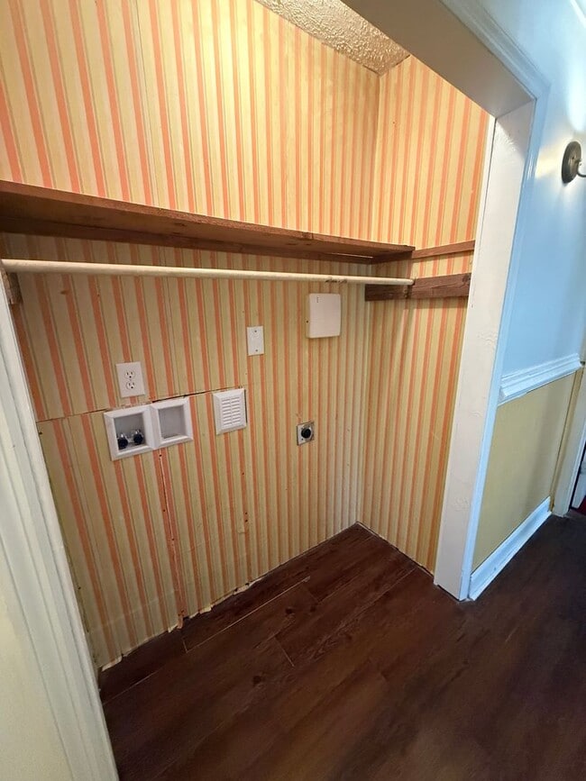 Building Photo - Lance Road Duplex