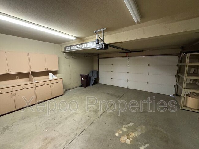 Building Photo - 38297 Crocus Ln