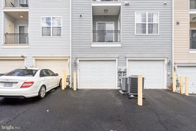 Building Photo - 2415 Rainswood Ln