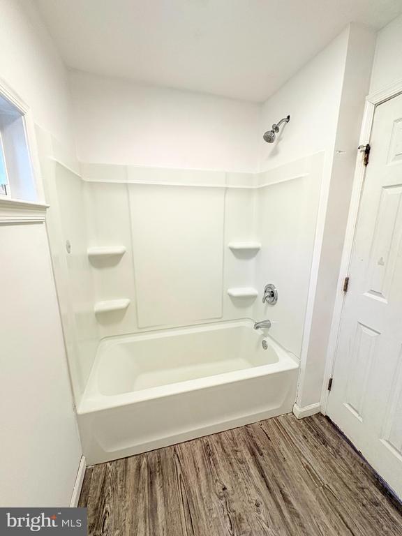 Building Photo - 1630 E 9th St