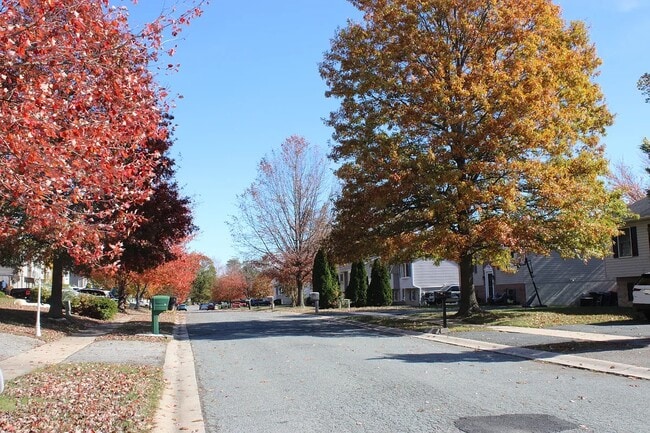 Building Photo - 7 White Birch Dr