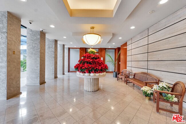 Building Photo - 800 W 1st St