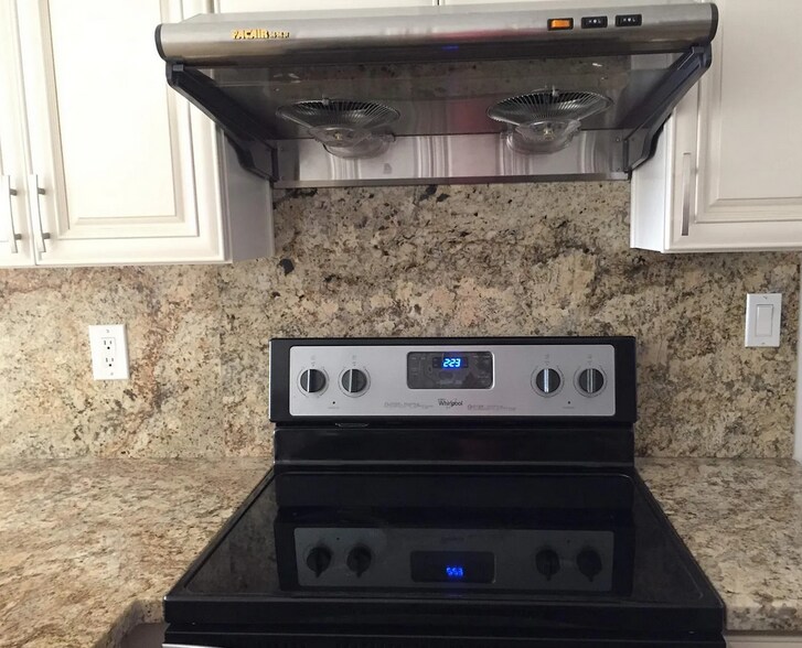 Building Photo - 5875 Doverwood Dr