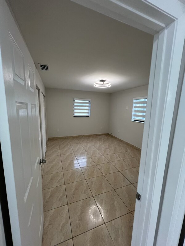 Building Photo - 160 E 34th St