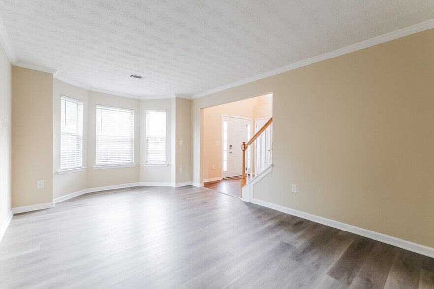 Building Photo - 4065 Crescent Walk Ln NE